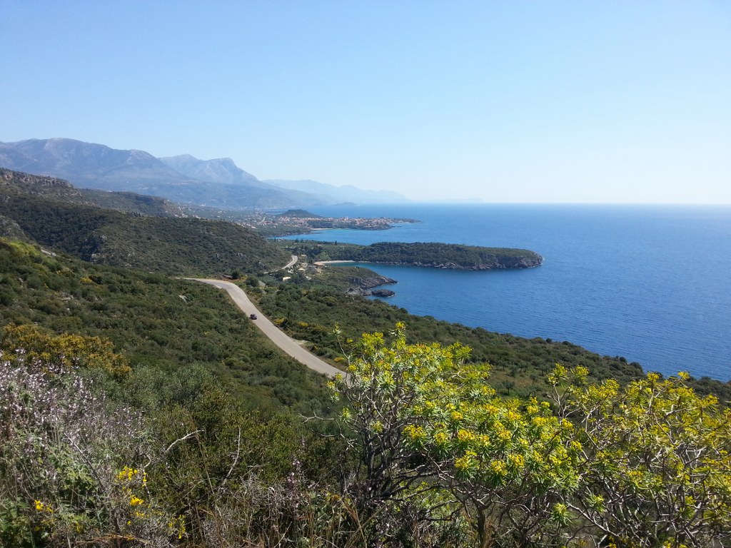 Uitzicht over de kustlijn, met op de voorgrond Ag.Dimitris, daar achter Ag.Nikolaos en Stoupa